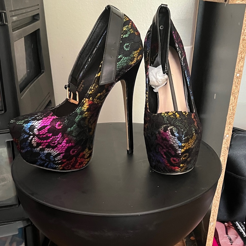 Shoe Dazzle Black Multicolor Lace Heels
